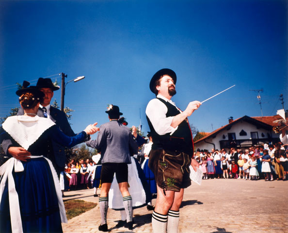 around the maypole, tanz unter dem maibaum, may day festival and dance